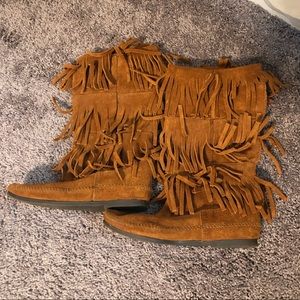 Minnetonka fringe boot camel colored